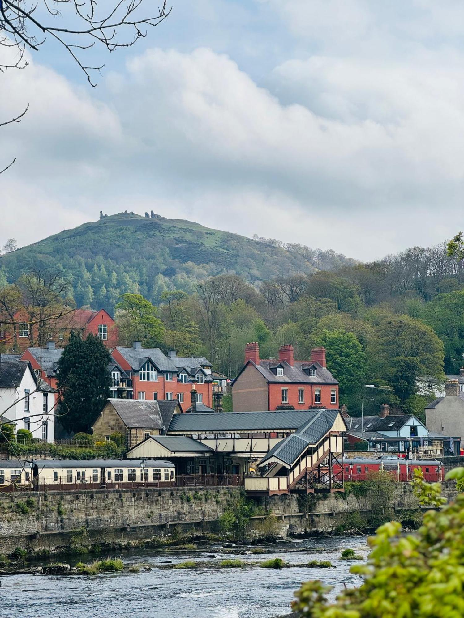 Riversdale House Bed & Breakfast Llangollen Exteriör bild